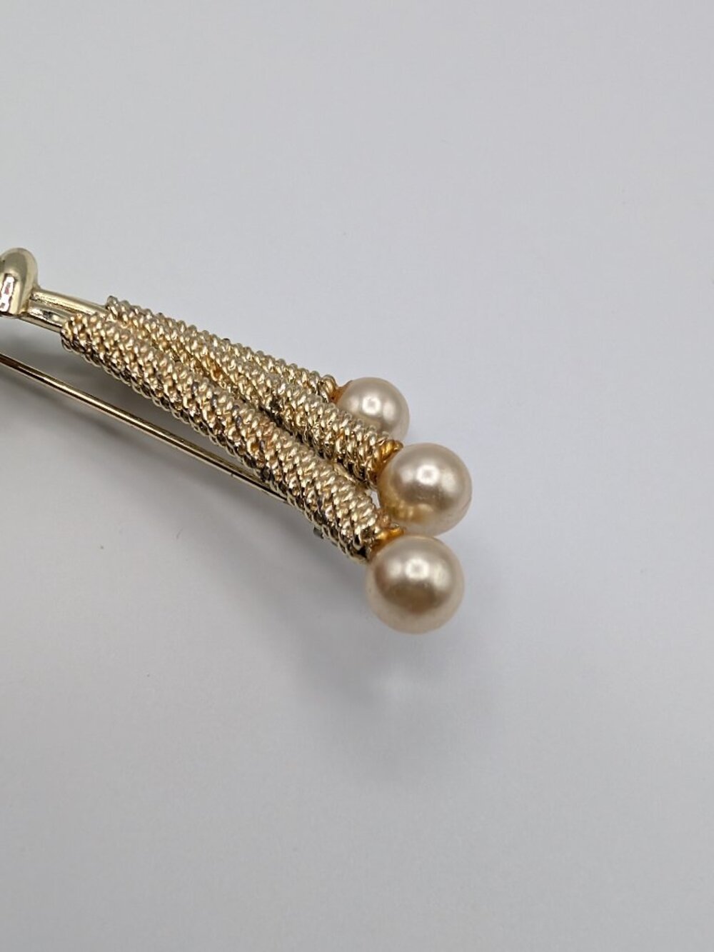 Vintage Signed Monet Gold Tone Faux Pearl Spray Tassel Brooch Pin 1960s Retro - Picture 4 of 6